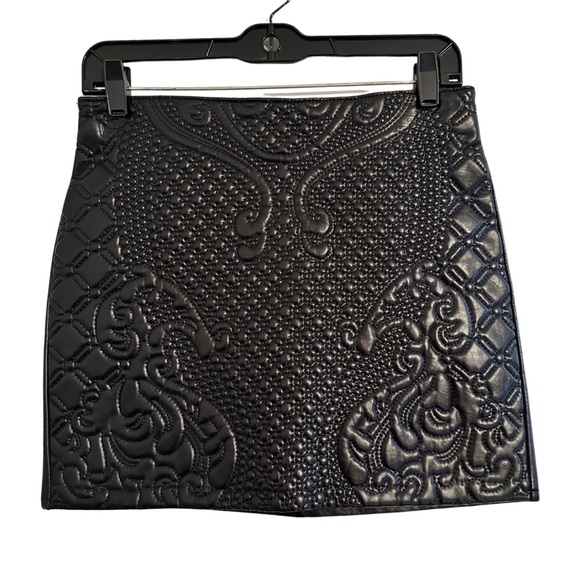 H&M Gorgeous textured faux leather mini skirt. Perfect paired with bodysuit. - Picture 1 of 6